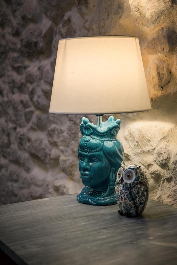Il Piccolo Loft Holiday Home パラッツォーロ・アクレイデ エクステリア 写真