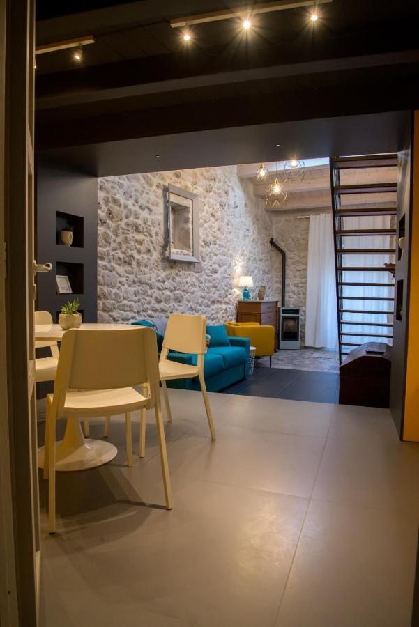 Il Piccolo Loft Holiday Home パラッツォーロ・アクレイデ エクステリア 写真