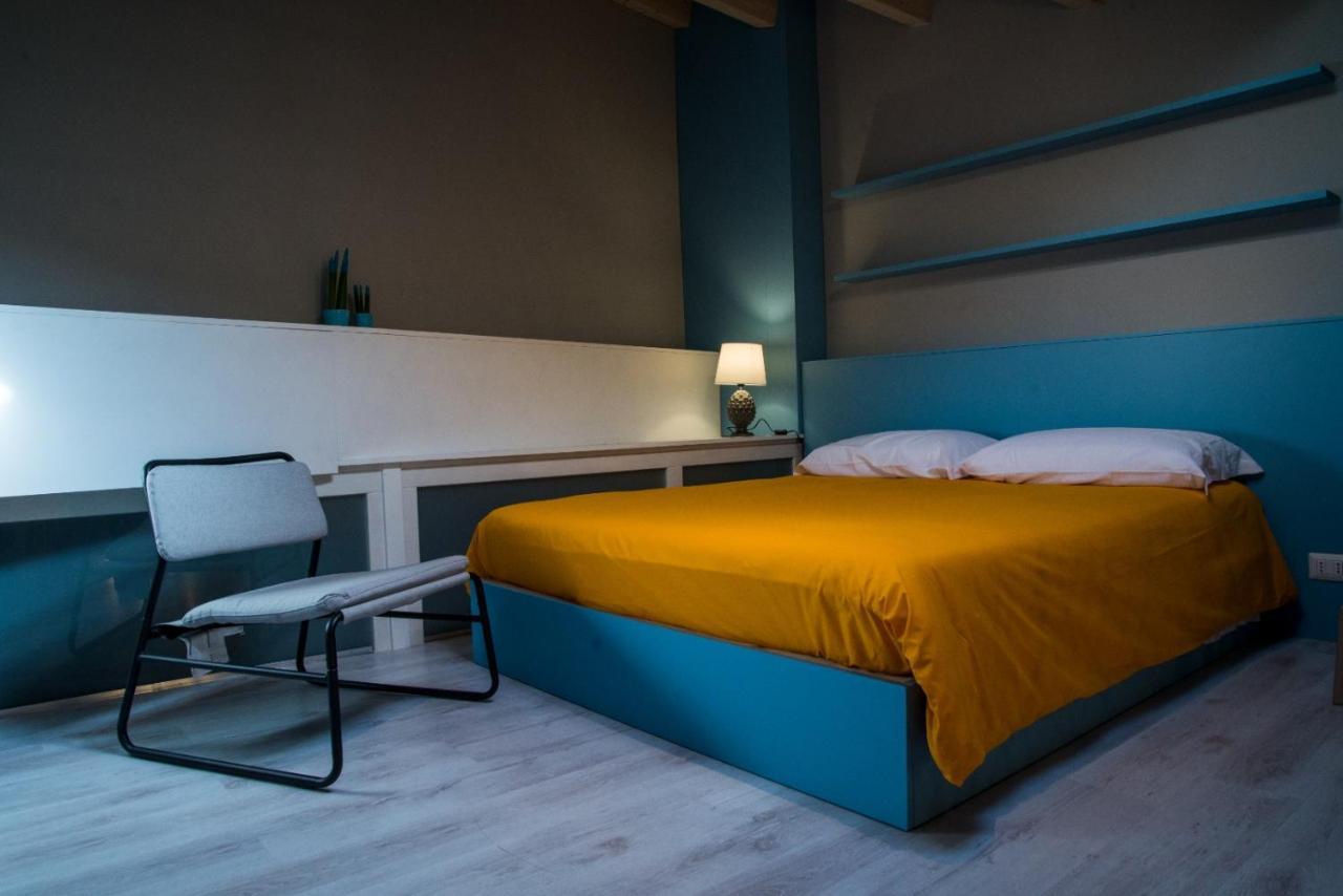 Il Piccolo Loft Holiday Home パラッツォーロ・アクレイデ エクステリア 写真